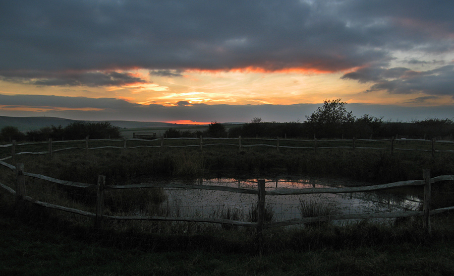 Saturday November 3rd (2007) sunset at jill's pond align=