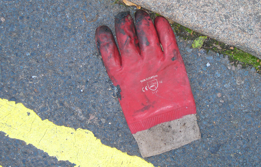 Monday November 12th (2007) red glove align=