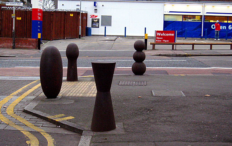Wednesday December 27th (2006) street furniture align=