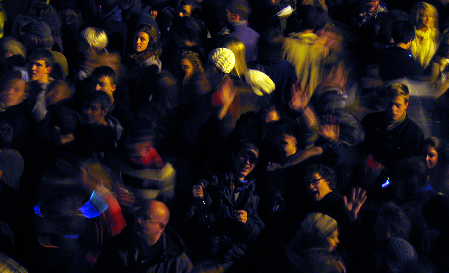 Monday November 5th (2007) bonfire crowds align=