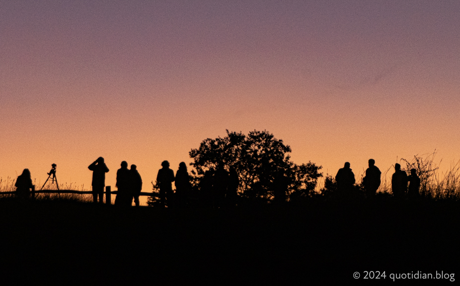 Wednesday October 16th (2024) comet watchers align=